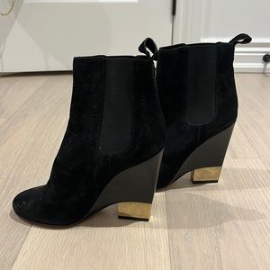 Givency Black suede bootie heel